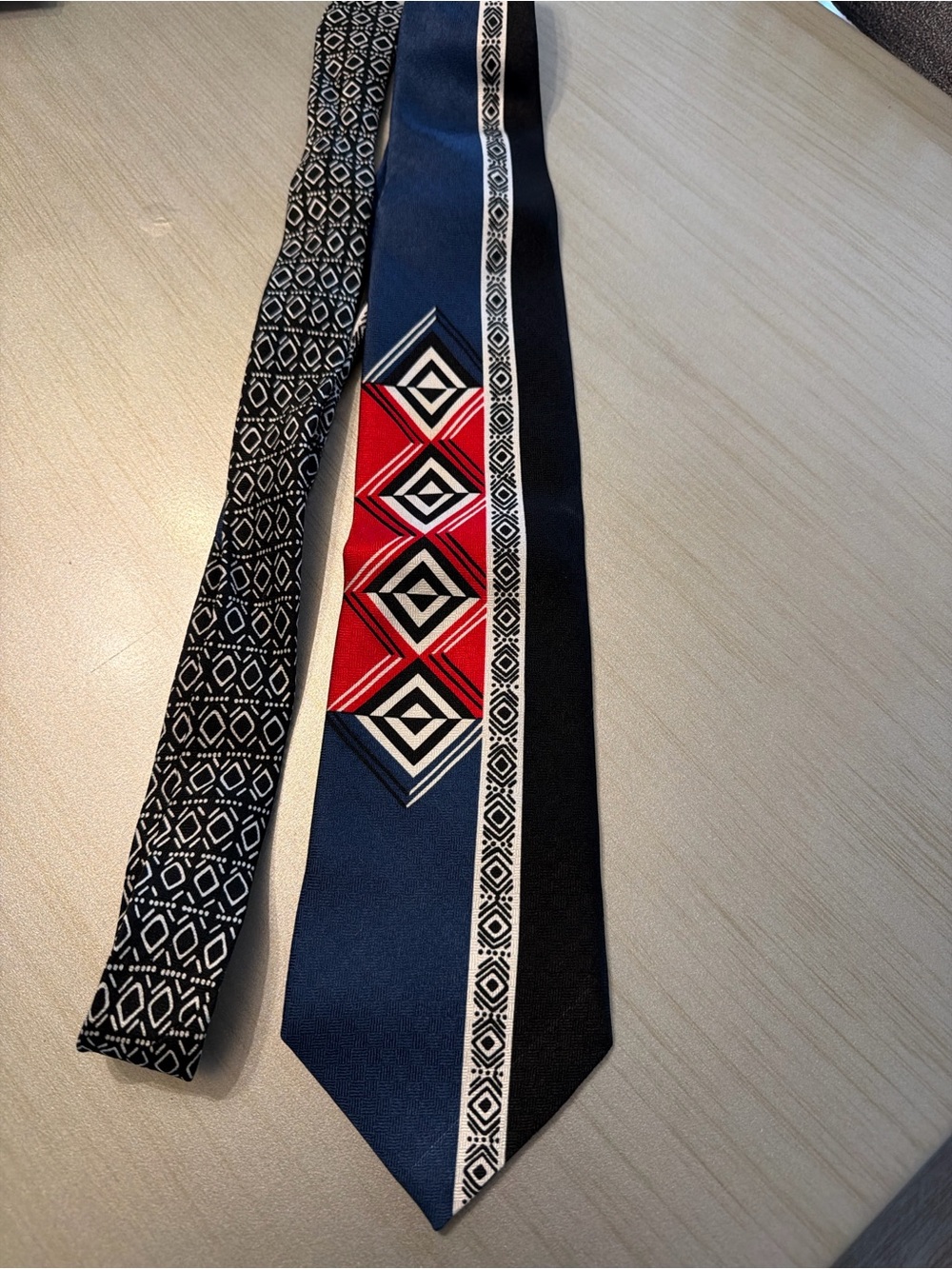 Men's Geometric Pattern Silk Tie - Navy, Red, Black